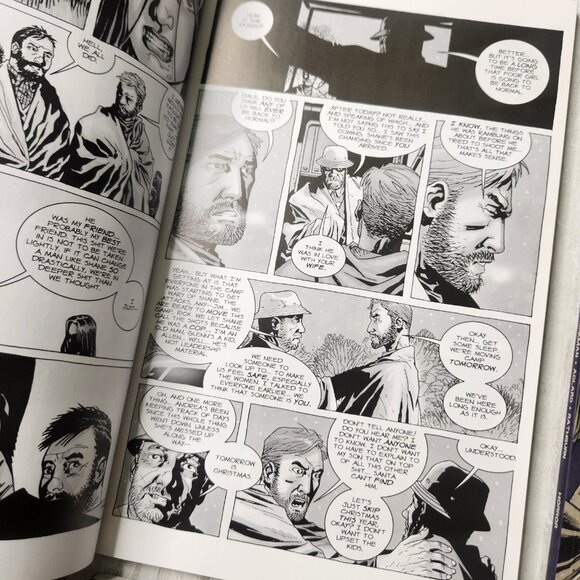 The Walking Dead Volumes 1 - 6 Image Comic Book Robert Kirkman Skybound - Picture 7 of 9